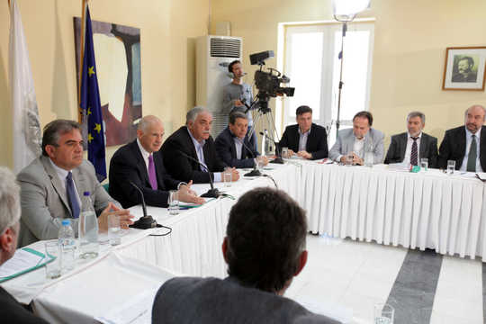 Περιγραφή: http://multimedia.papandreou.gr/photos1/hphoto/20110507/1304849787-00709.thu.med