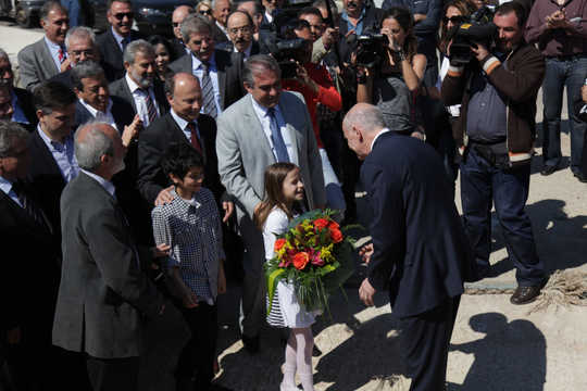 Περιγραφή: http://multimedia.papandreou.gr/photos1/hphoto/20110507/1304771563-30041.thu.med