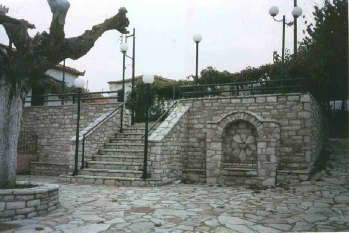 Η πλατεία του χωριού